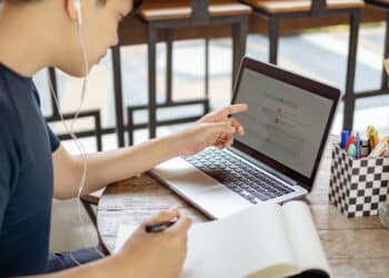 Boost Your Writing Productivity with QuillBot!