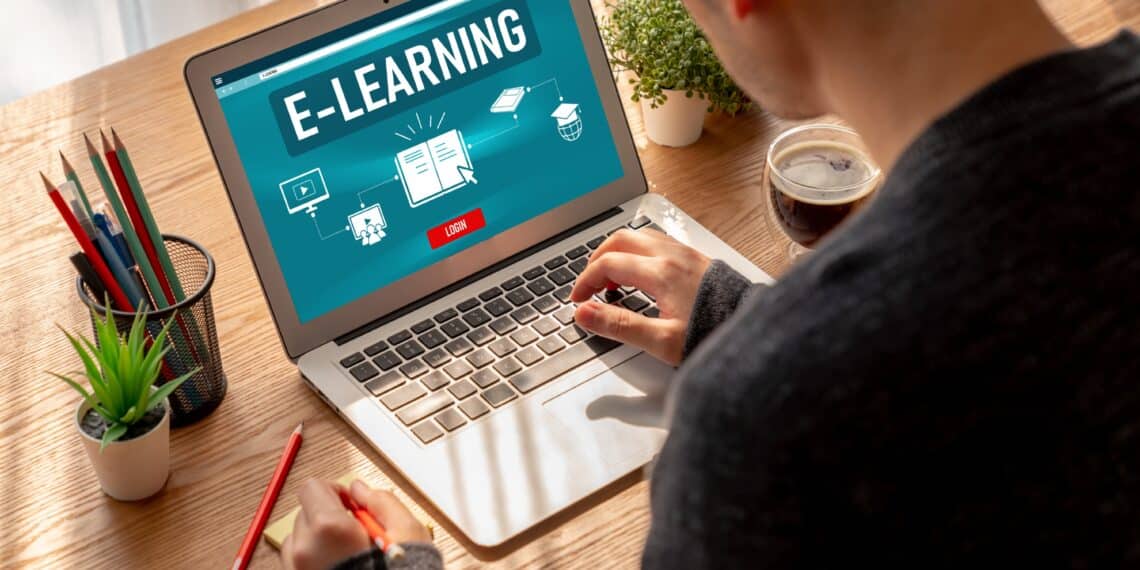 Apa itu Coursera? Platform Belajar & Kuliah Online dari Kampus Top Dunia