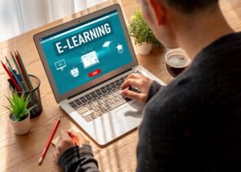 Apa itu Coursera? Platform Belajar & Kuliah Online dari Kampus Top Dunia